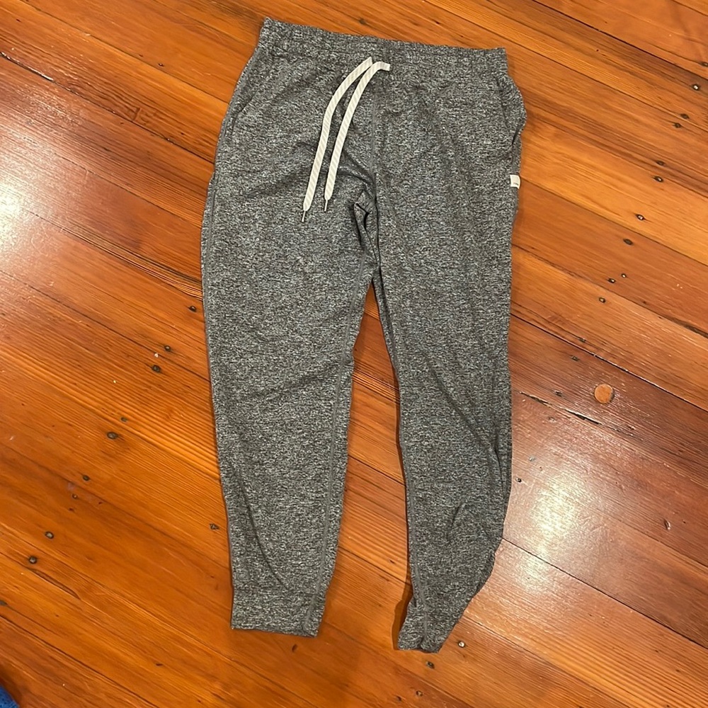 vuori women’s performance jogger